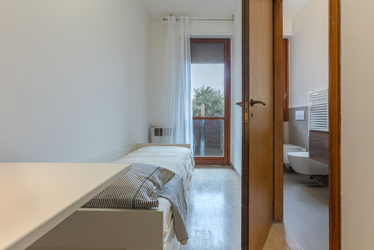 4 habitaciones, tabla de planchar con plancha, wifi y ropa de cama 