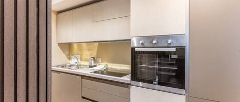 Réfrigérateur, four, plaque de cuisson, lave-vaisselle