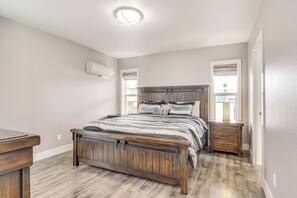 House (5 Bedrooms) | Interior - 1 Mi to Oregon Dunes: Quiet Getaway w/ Deck (Lakeside)