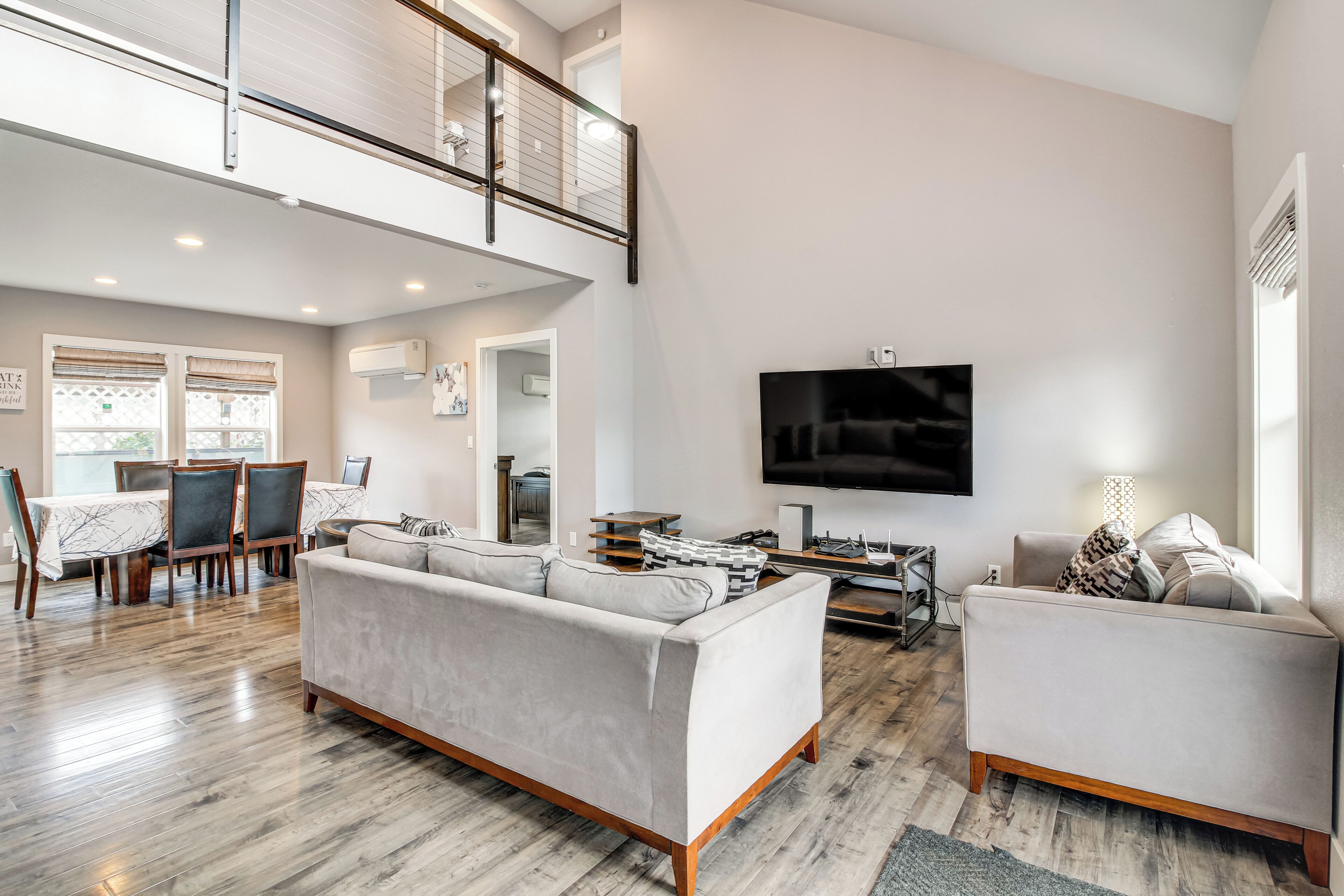 House (5 Bedrooms) | Interior