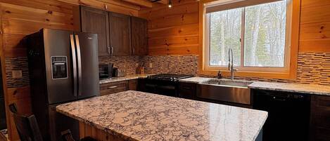 Køleskab, mikrobølgeovn, ovn, kogeplade