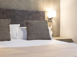 1 bedroom, iron/ironing board, internet, bed sheets