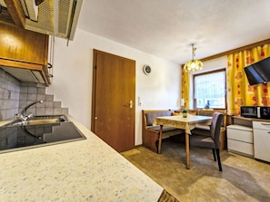 Fridge, oven, dishwasher, cookware/dishes/utensils - Apartment Helga by Interhome (Imst)