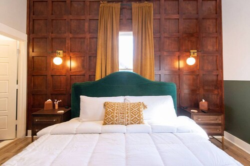 Timeless Stay Walk2 downtown fun