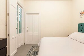 3 室のベッドルーム、WiFi、ベッドシーツ