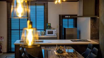 Fridge, microwave, stovetop, electric kettle