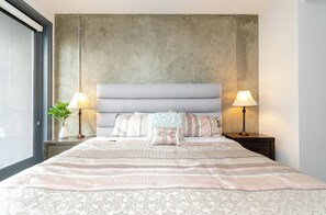 2 slaapkamers, een strijkplank/strijkijzer, wifi, beddengoed