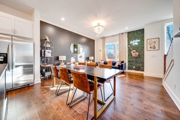 Open concept living/dining/kitchen area