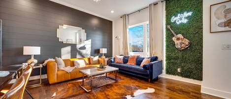 Smart-TV, Bücher, Musikbibliothek