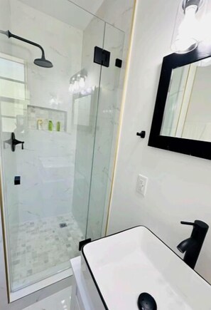 Hair dryer, towels, soap, shampoo - 4BR/2BA Miami Home, Mins to Hard Rock Stadium, Golf & Attractions! Events+ (Miami Gardens)