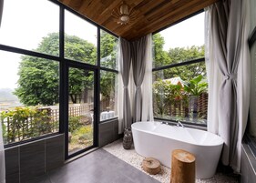 Comfort Double Room | Deep-soaking bathtub