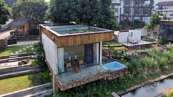 Blackout curtains, soundproofing, iron/ironing board, free WiFi