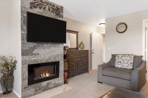 Smart TV, chimenea y reproductor de DVD 