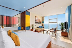 Suite de lujo, vistas al mar | Caja fuerte, escritorio, cortinas opacas y sistema de insonorización