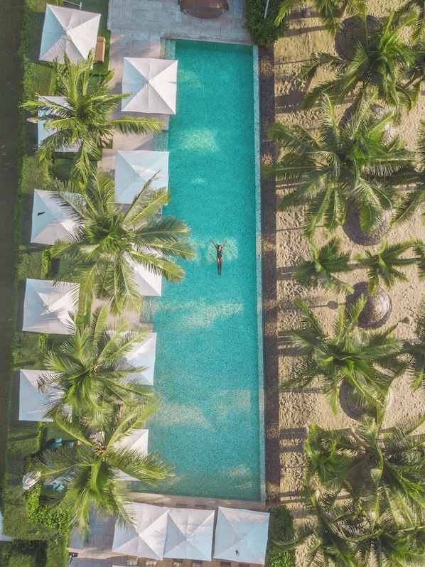 Outdoor pool, open 8:00 AM to 6:00 PM, lifeguards on site