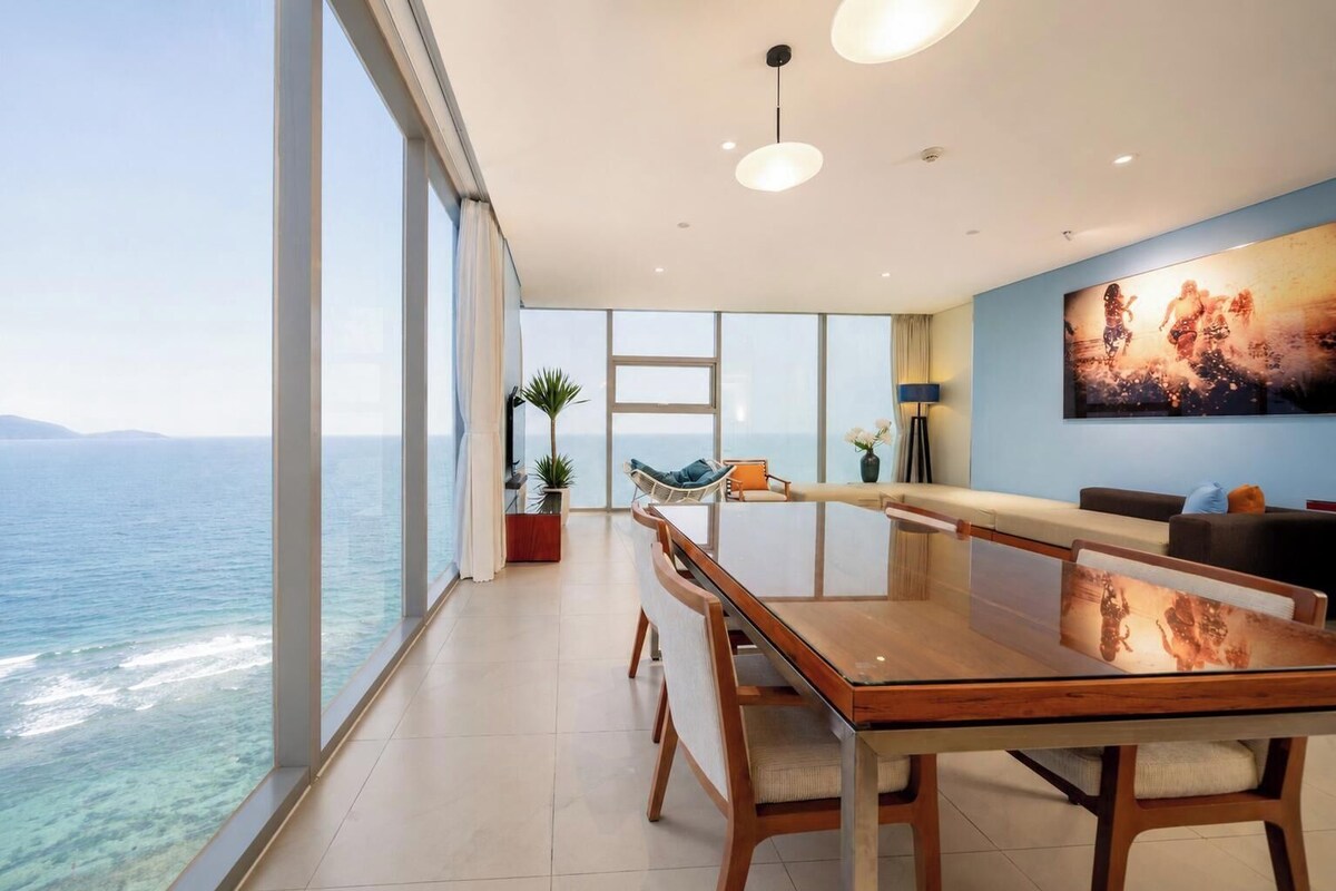 Ático de lujo, 2 habitaciones, vistas a la playa | Caja fuerte, escritorio, cortinas opacas y sistema de insonorización