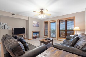 Smart TV, chimenea y reproductor de DVD