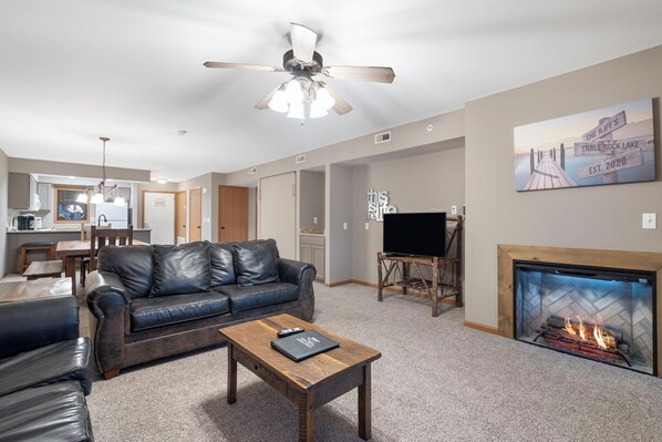 Living Room - Walk-in Condo with Lake View from Private Balcony (Branson)