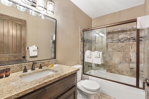 淋浴设施、吹风机、毛巾