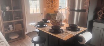 Cozy cabin on Lake Seminole, the bass capital
Of the world!