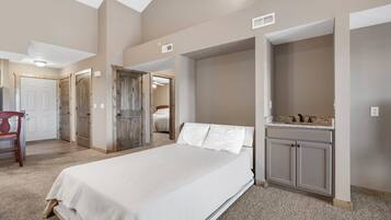 1 bedroom, iron/ironing board, WiFi (free), bed sheets