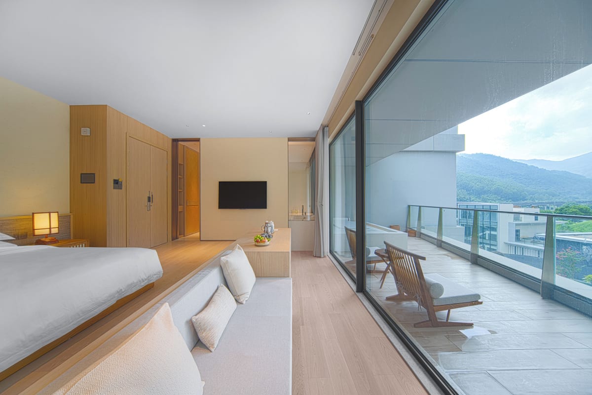 Artículos del minibar gratis y cortinas blackout