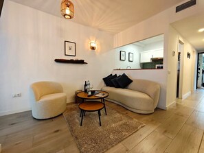 TV, fireplace - Exclusive Sea View Apartment EHHouse (Buenas Noches)
