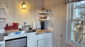 Fridge, microwave, coffee/tea maker, toaster