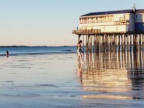 Beach nearby - Spacious 2 bedroom cabin, 50ft from the beach (Old Orchard Beach)