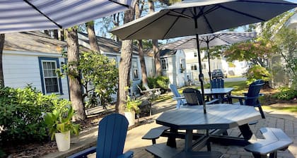 Adorable 2 bedroom cabin only 50ft from Beach
