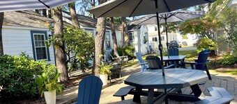 Adorable 2 bedroom cabin only 50ft from Beach