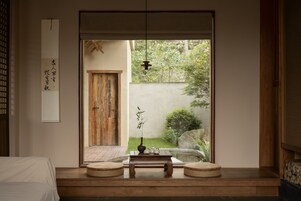 Comfort Villa, 4 Bedrooms | Living room | 100-inch TV with digital channels, books, heated floors