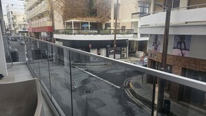 Unclassified image, 2 of 24, button