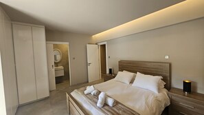 3 slaapkamers, een strijkplank/strijkijzer, gratis wifi, beddengoed