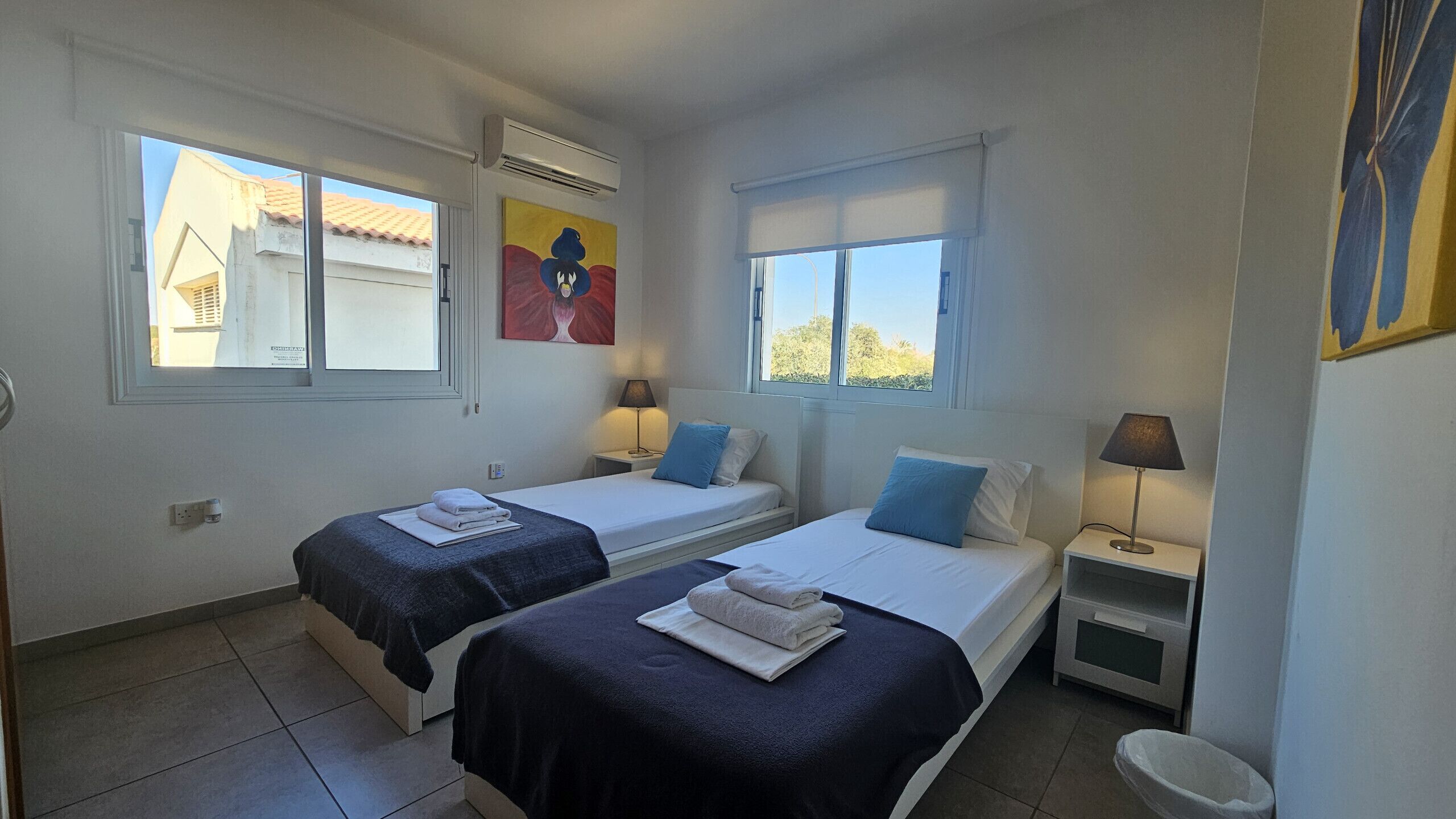3 slaapkamers, een strijkplank/strijkijzer, gratis wifi, beddengoed