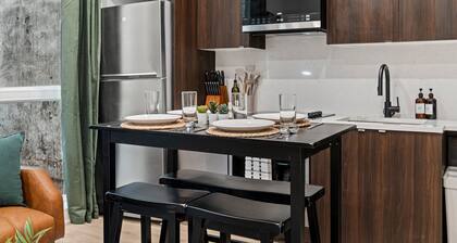 Walk to Everything in Old City- ADA compliant unit! Old City Philadelphia