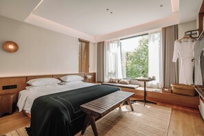Premier Double Room | Premium bedding, desk, laptop workspace, blackout drapes - Shine on (Suzhou)
