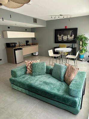 Smart TV - Coastal Chic Oasis: A Modern Beachfront Retreat in South Beach (Miami Beach)