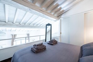 1 bedroom, desk, travel cot, free WiFi