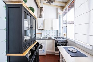 Fridge, microwave, oven, stovetop - Charming apartment in the historic center of Florence, cozy and intimate (Firenze)