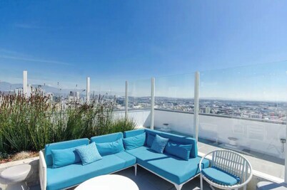 Stunning 3BR High-Rise with Rooftop Pool, Spa & Deck Offering City Skyline Views