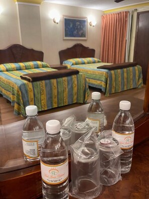 Chambre Classique Double ou avec lits jumeaux, vue ville | Coffres-forts dans les chambres, bureau