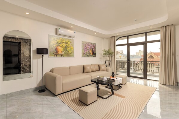 Suite Familiale, 2 chambres, balcon | Coin séjour