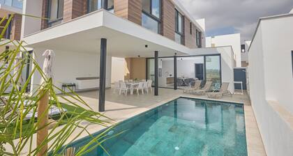 Protaras Aqua Pearl Villa AQ11 - a villa that sleeps 11 guests in 5 bedrooms