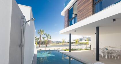 Protaras Aqua Pearl Villa AQ10 - a villa that sleeps 11 guests in 5 bedrooms