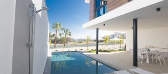 Protaras Aqua Pearl Villa AQ10 - a villa that sleeps 11 guests in 5 bedrooms