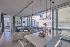 Outdoor dining - Protaras Almaria Villa ALM03 -  a villa that sleeps 6 guests  in 3 bedrooms (Protaras)