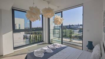 3 bedrooms, iron/ironing board, travel crib, WiFi