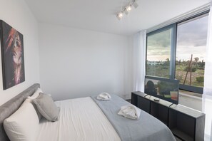 4 chambres, fer et planche à repasser, lit parapluie, accès Internet