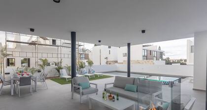 Protaras Aqua Pearl Villa AQ18 - a villa that sleeps 9 guests in 4 bedrooms